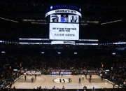 包含斯特拉斯堡球迷为球队加油，期待主场取胜的词条