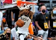 字母哥回归赛场，突破纪录首场状态亮眼，雄鹿观众沸腾！的简单介绍