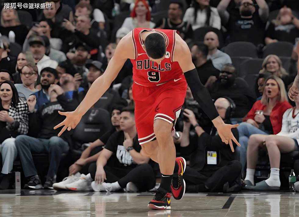 关于勇士狂砍关键时刻神级表现分，公牛迎来新赛季高光！的信息